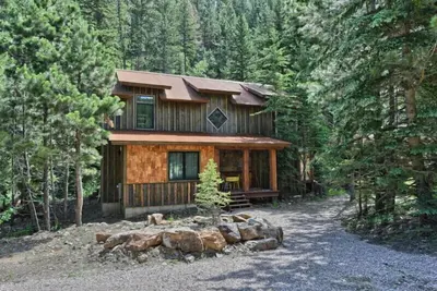 Image de Silver King Lodge- private, hot tub and creek in your backyard!
