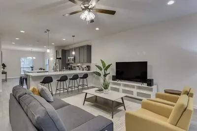 Image de Your Vibrant Dallas Getaway Home
