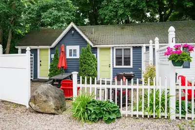 Image de Cottage 1-2 - Year Round Pet Friendly - 2 Bedroom \/ 1 Bath End Unit