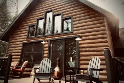 Image de Peaceful River front cabin in the Woods! Kayak, snowmobile, hike, relax!