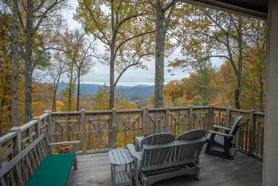 Image de Above the Pines- Private Club Access
