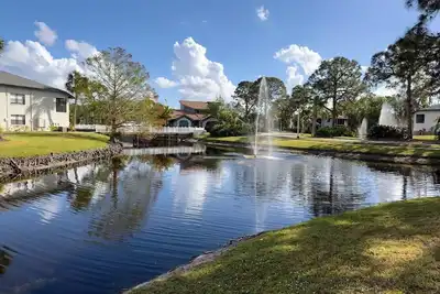 Image de Jd-near Beaches and Img, Pool, Tennis, Pickleball, Shorewalk condo 2 Bedroom/2 Bath lake view