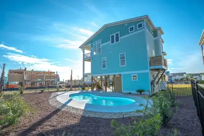Image de Brand New Modern Home with Private Pool Near Pier & Beach. Y Knot