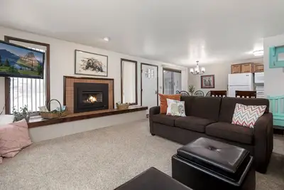 Image de Minutes from Whitefish & Glacier - heated pool and hot tubs