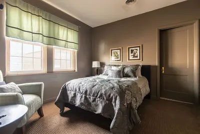 Image de The Townsend 2 Br Apartment Located On The Bricks