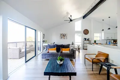 Image de Lake View. Private deck. New Interior. Walk 2 Lake