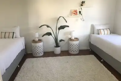 Image de Beachside Retreat - 2 Bedrooms (Short or Long Term) Opposite Casuarina Beach