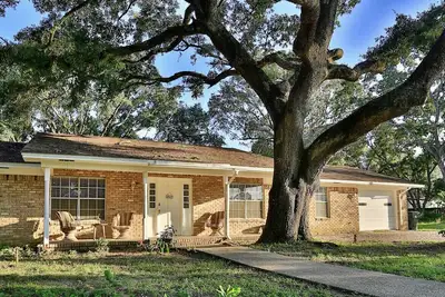 Image de Spacious Home Minutes Away From 2 or Amusement Park, Mall, & Downtown