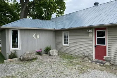 Image de Pinot Noir cottage on the lake