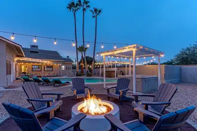 Image de Ada Access, One Story, Htd Pool, Spa, Putting Green, Games, Fire Pit, TVs All BRs