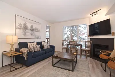 Image de Amazing Family Retreat with Private hot tub! Steps to the Village and slopes