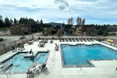 Image de Clubhouse Pool + Hot Tub, 5 Mins to City Beach & Dt Wf, 35 Mins. to Glacier Park