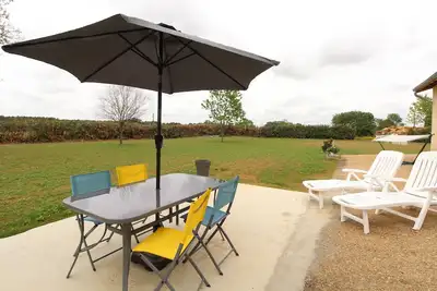 Image de Gîte de charme 4 pers avec spa privatif, terrasse, et équipements complets au cœur d'un village viticole
