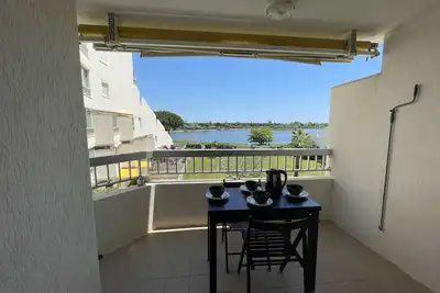Image de Deux pièces rénové avec terrasse, parking privé à Port Camargue