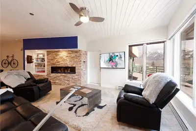 Image de Remodeled Ski in/Ski Out condo - Views - Deck -