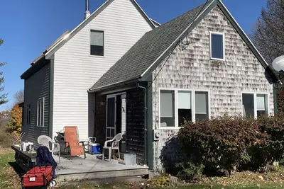 Image de 3 bedroom home right of way to private beach, with deck and enclosed porch