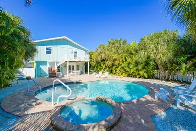 Image de Luxury Home with Pool, Spa, and Deck! - Ami Breeze