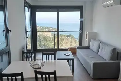 5 minutes walk to the beach<br>Nice views in a full equipped appartment