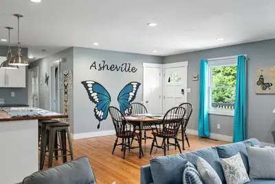 Image de Convenience + Fun for all 3 Bd. House w\/hot tub and arcade games + pinball