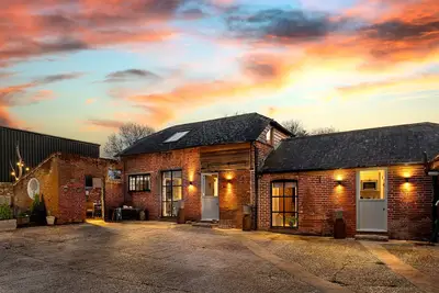 Bluebell Copse Cottages New Forest with hot tub.