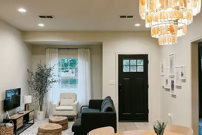 Image de The Ruby - Modern Updated 4\/2 Home Near Acu