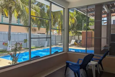 Image de Cozy& Tranquil Poolside Gem Walk to Beach Parking