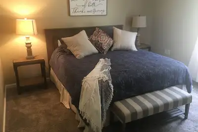 Image de cozy, quiet, rural hideaway close to everything