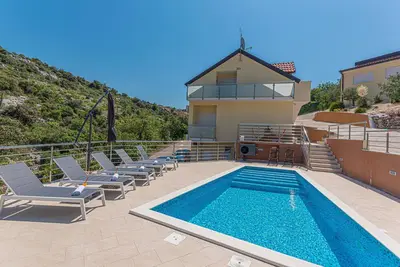 Image de Superbe maison de 5 chambres à Zatoglav
