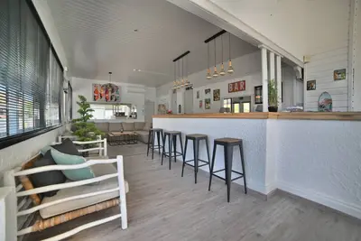 Image de Gîte de 2 à 12 personnes commerces et plage à pied