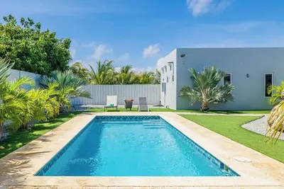 Image de New 3br 3ba Villa w/ Modern Decor and Private Pool