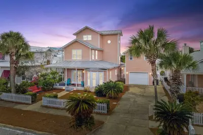 Image de Spacious Beach Home, 5-Min Walk to Beach & Private Pool