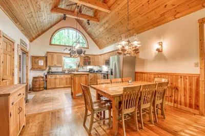 Image de \"Charming 3-Bedroom Chalet in Harpers Ferry, Wv: Perfect Escape\"