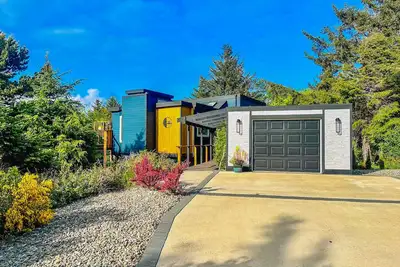 Image de The Sunset Beach House- New Listing