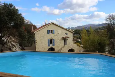 Image de Maison avec piscine et balnéo