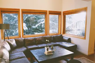 Image de Family Friendly Townhouse - 5min walk to Village