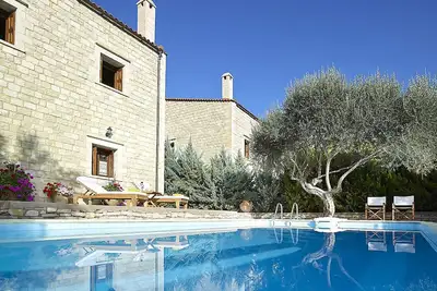 Image de Peaceful Pool Villa made of Wood & Stone