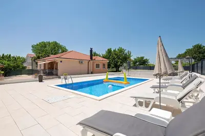 Image de Superbe maison de 3 chambres à Vinjani.