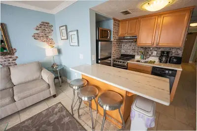 Image de Direct Oceanfront at Meridian Plaza, Pools, Views!