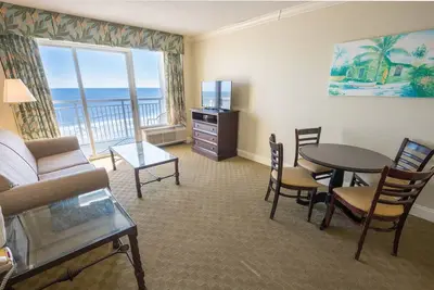 Image de Direct Oceanfront View Suite, Pools at Sandy Beach!
