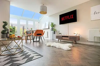 Image de 5 Bedroom 3. 5 Bathroom House • SkyTV • FreeParking
