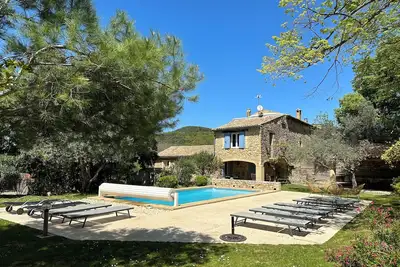 Image de Mas 18 persons, in the middle of vineyards, large fenced garden, swimming pool