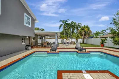 Image de Luxury Heated Salt Pool House in Perfect Location