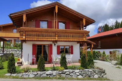 Image de Mountain and lake dream - Alpine vacation home with tiled stove, terrace, balcony