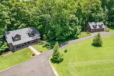 Image de Cabin+Bunkhouse Sleeps 25 near Lou/Lex *Like-New!