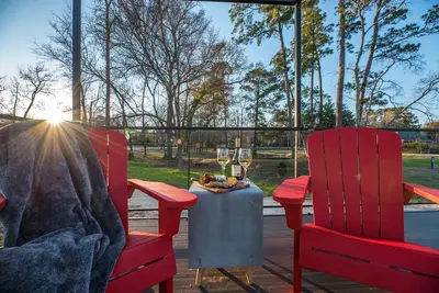 Image de The Hickory: 2 mins to Lake Conroe! Rooftop deck, Heated Pool, Fire Pit