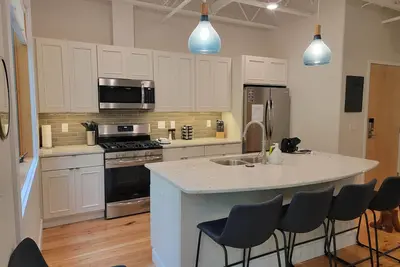 Image de Brand New 2 Bedroom Condo in The Village at Grand Traverse Commons