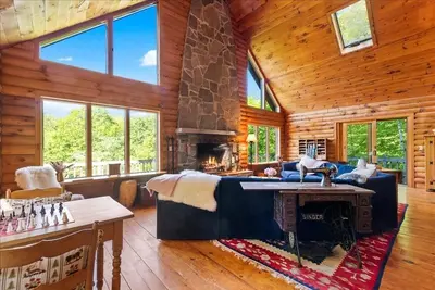 Image de Quintessential Cabin in the Woods near Town
