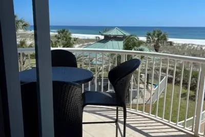 Image de Newly renovated beautiful beach condo