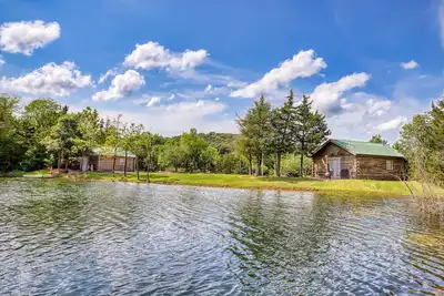 Image de Lakeside Log Cabins and Blufftop Hillside Cabin