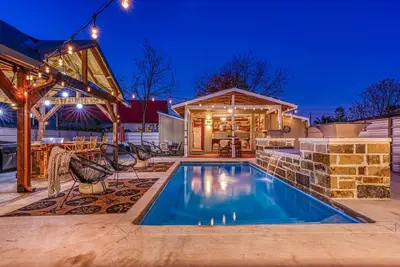 Image de 7 Bed Home Pool & Pool Table Mins to Dt And Pearl